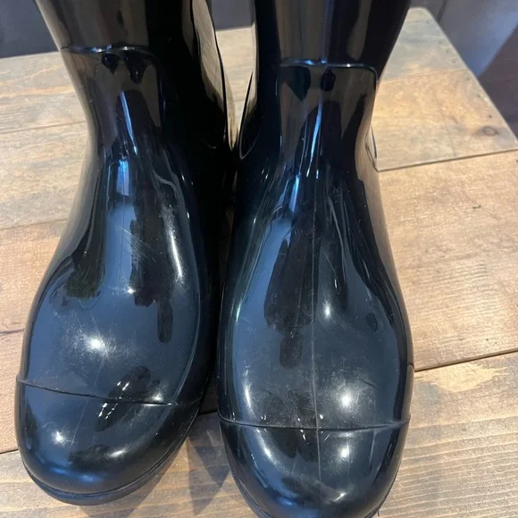 UGG black rain boots - Picture 4 of 7